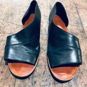 Women’s leather sandals size 8